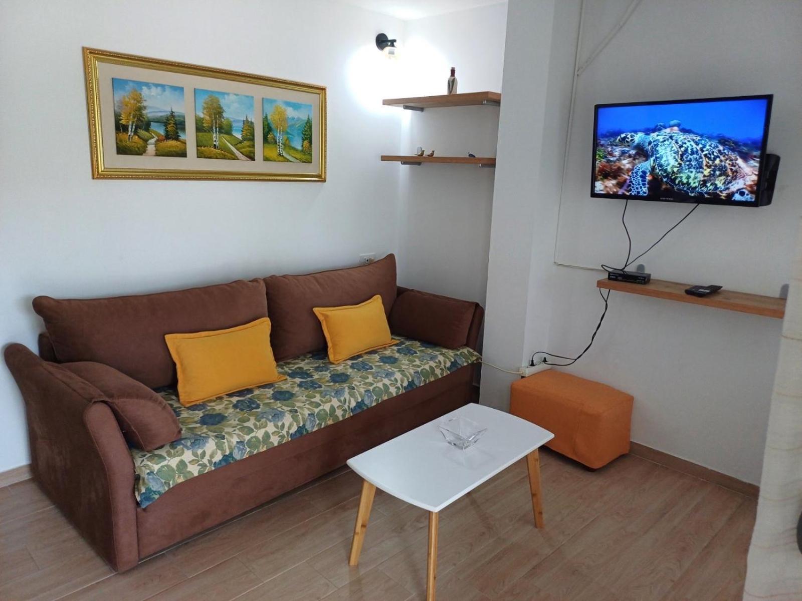 The White House Apartment Divjake Bagian luar foto