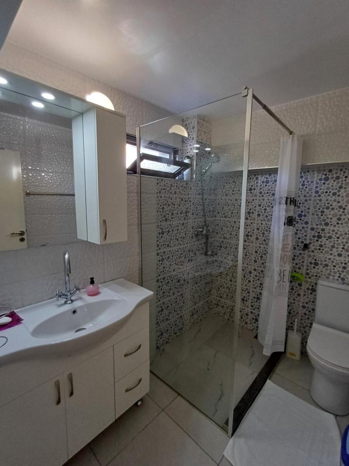 The White House Apartment Divjake Bagian luar foto