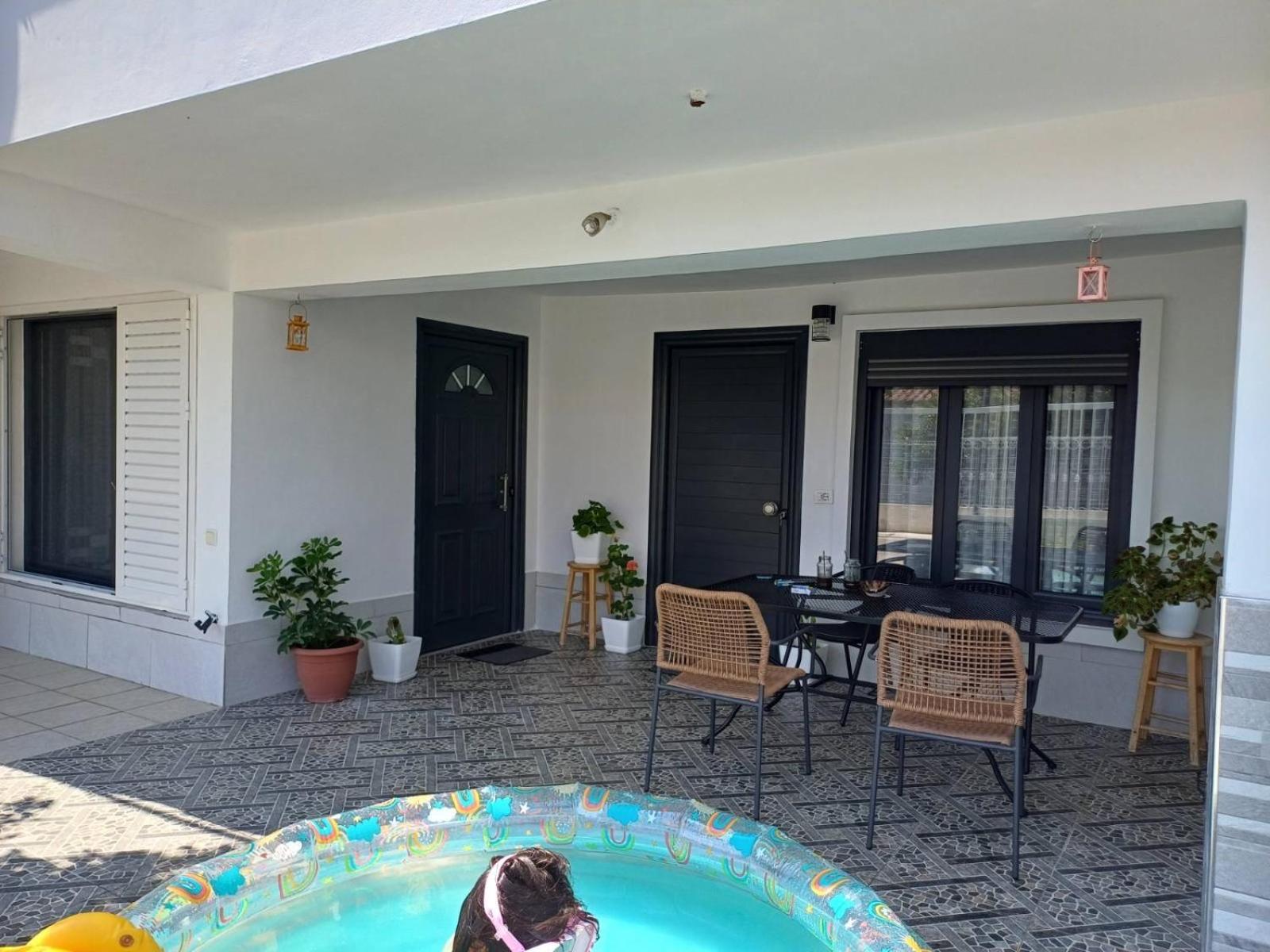 The White House Apartment Divjake Bagian luar foto